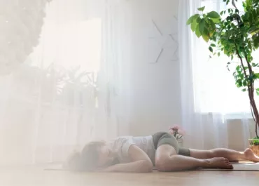 Hatha jóga pro letní čas - ochlazení, protažení, uvolnění - 20 minut